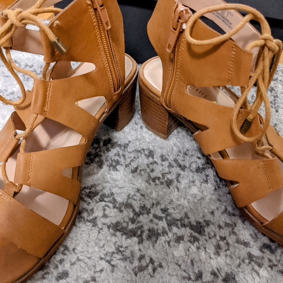 Denver Hayes Lace Up Heels in Camel | Size 7 - Picture 6 of 8